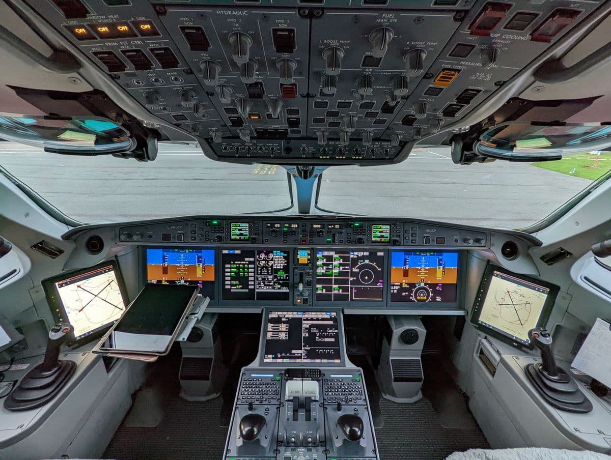 Retargeting Ads for Charter Aviation: Convert Browsers Into Bookings